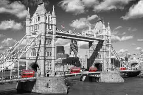 Tower Bridge Busesשחור לבן, מודרני, לונדון, אנגליה, גשר לונדון , אוטובוס אנגלי