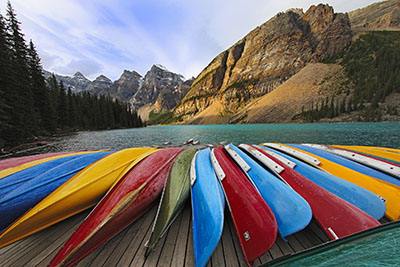 סירות קאנו  Moraine Lake, Banff National Parkסירות   סירה    Moraine Lake, Banff National Park