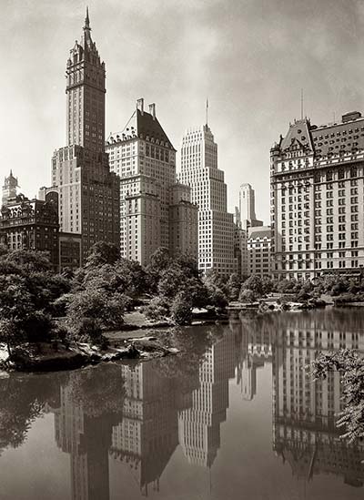 ניו יורק  1933.  New York's Central Park Lake1933. A view across New York's Central Park Lake