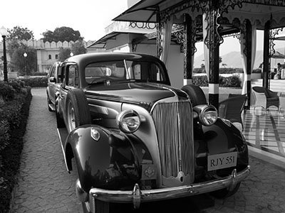 מכונית ישנה   _brenda scott-oldfield black - white 2015 vintage car