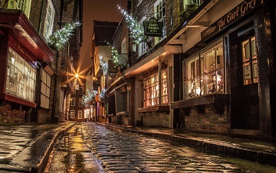 רחוב אנגליה-street_houses_road_paving_windows_lights_shopping_evening_night_england_christmas   רחוב הנהר