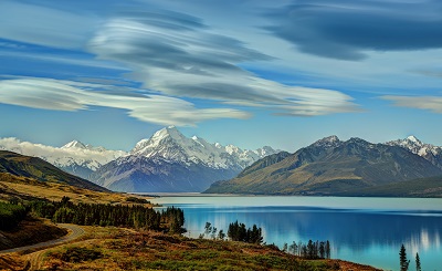  the road to mount cook along lake pukaki