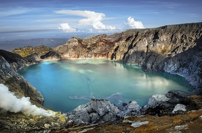 indonesia landscapeהר געש ואגם  _-mountains-  _indonesia-landscape