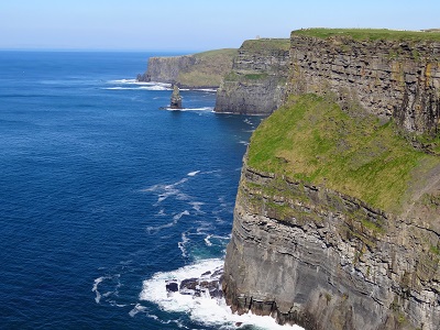 צוקים אירלנד -Cliffs-Of-Moher-OBriens-From-SouthTourism in the Republic of Ireland