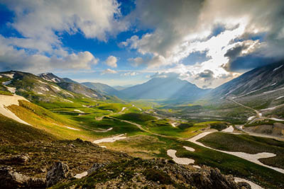  נוף איטליהitaly_mountains_valley_sky  נוף איטליה