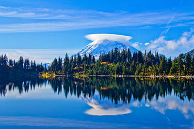 Picture of Mount Rainier from Summit Lake