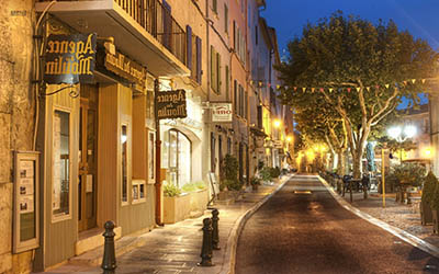 beautiful-street-in-francebeautiful-street-in-france