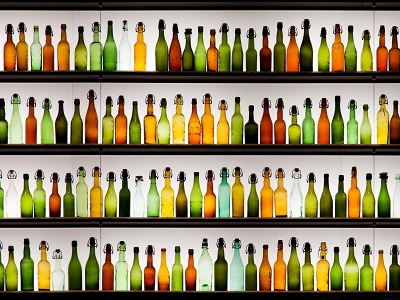  תמונות של משקאות בקבוקים צבעוניים  colorful bottles