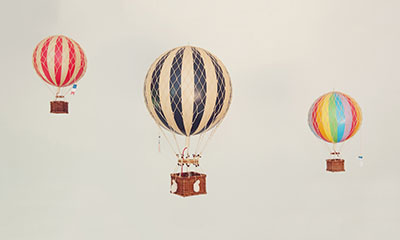כדורים פורחים	תמונות מטוסים רכבות	 balloons   children  _black-balloon-kids-room
