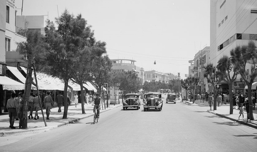 דרך יפו תל אביב  - תמונה על קנבס,מוכנה לתליה.דרך יפו תל אביב